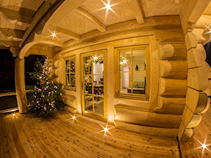 Drewniany domek otulina z bali - zdjęcie od Natalia Obrochta