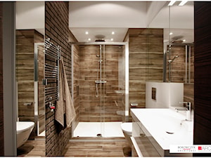 LOFT z widokiem - Średnia bez okna z dwoma umywalkami z punktowym oświetleniem łazienka, styl nowoczesny - zdjęcie od Borowczyk Architekci