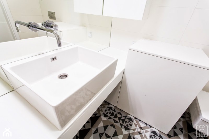 biała łazienka - zdjęcie od maKa architekci s.c. - Homebook