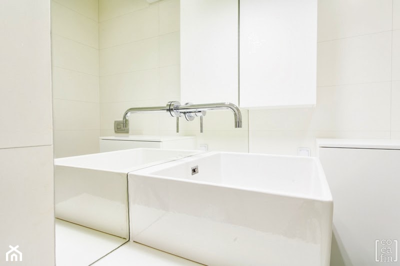 biała łazienka - zdjęcie od maKa architekci s.c. - Homebook