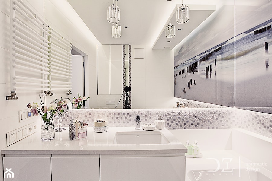Gandhi Wawa - Średnia bez okna ze szkłem na ścianie łazienka, styl nowoczesny - zdjęcie od Pragmatic Design