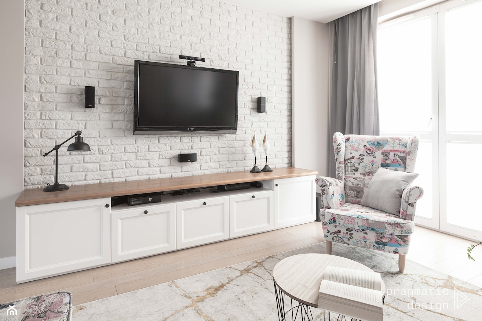 mieszkanie przy Batalionów - Mały szary salon, styl prowansalski - zdjęcie od Pragmatic Design - Homebook