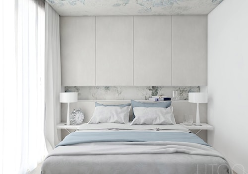 CAPPUCCINO Z NUTĄ LOFTU - Mała biała szara sypialnia, styl nowoczesny - zdjęcie od UTOO- pracownia architektury wnętrz i krajobrazu
