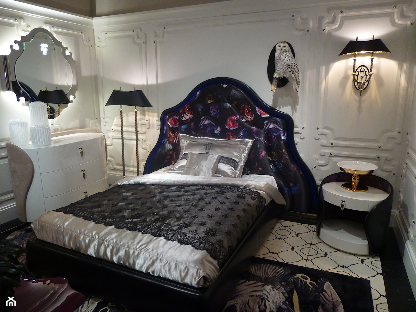 VISIONNAIRE HOME by IPE CAVALLI - Średnia biała sypialnia, styl glamour - zdjęcie od Galeria Heban- ekskluzywne meble - Homebook