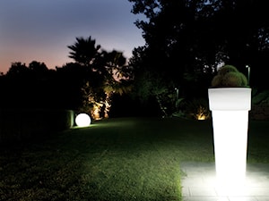 Donice świecące MARCANTONIO i kule świecące SFERA - zdjęcie od hydroponika