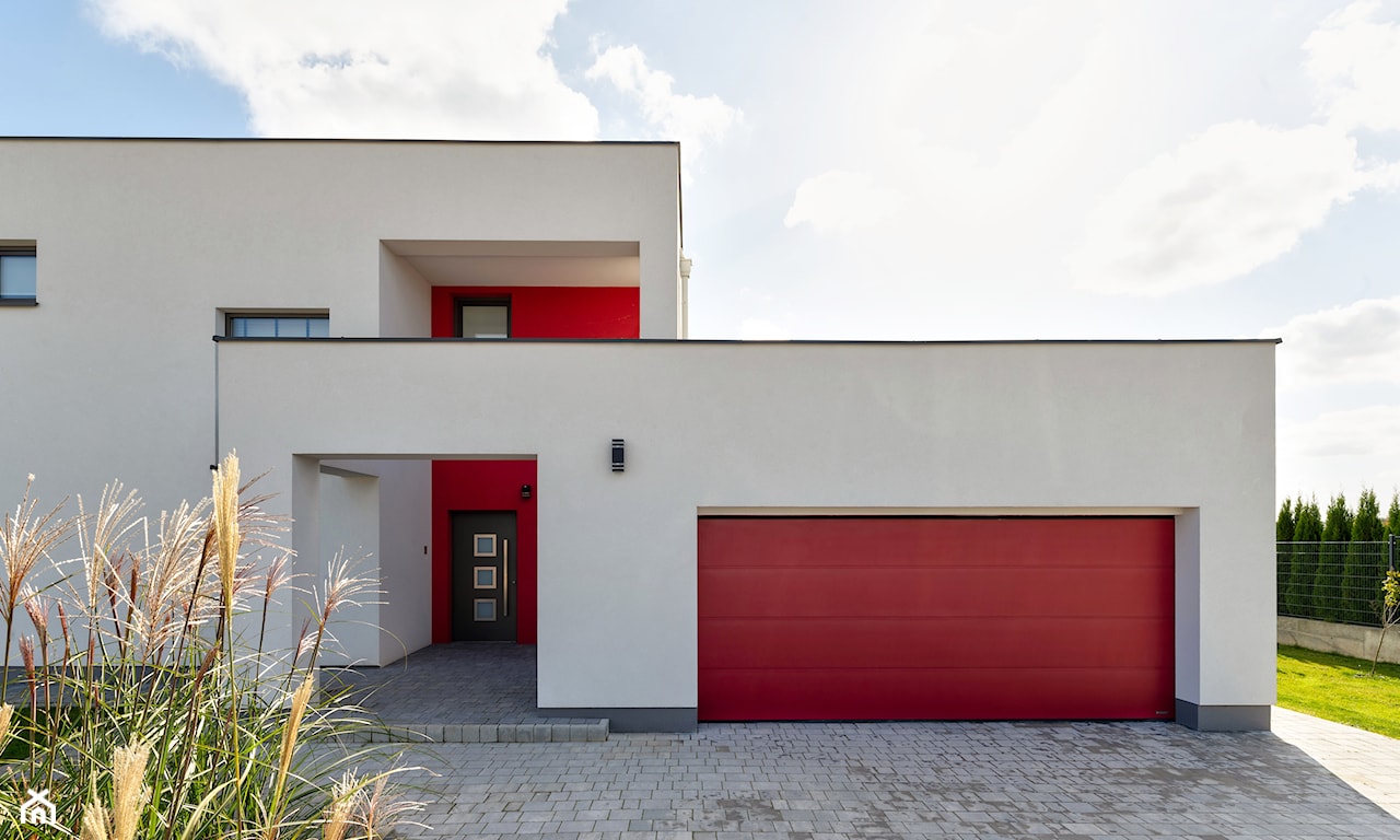 brama garażowa, czerwona brama garażowa, nowoczesny budynek