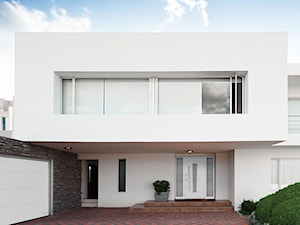 drzwi - Jednopiętrowe nowoczesne domy willowe murowane, styl minimalistyczny - zdjęcie od WIŚNIOWSKI