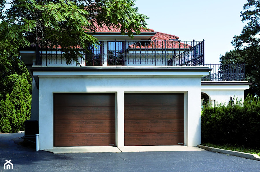 bramy garażowe - Domy tradycyjne, styl tradycyjny - zdjęcie od WIŚNIOWSKI