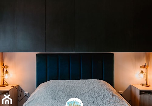 metamorfoza mieszkania w bloku - Mała beżowa sypialnia, styl nowoczesny - zdjęcie od hihome