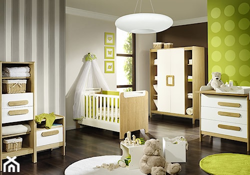 Sypialnia w połączeniu z pokojem niemowlaka - nowoczesne meble First. - zdjęcie od meblefann.pl