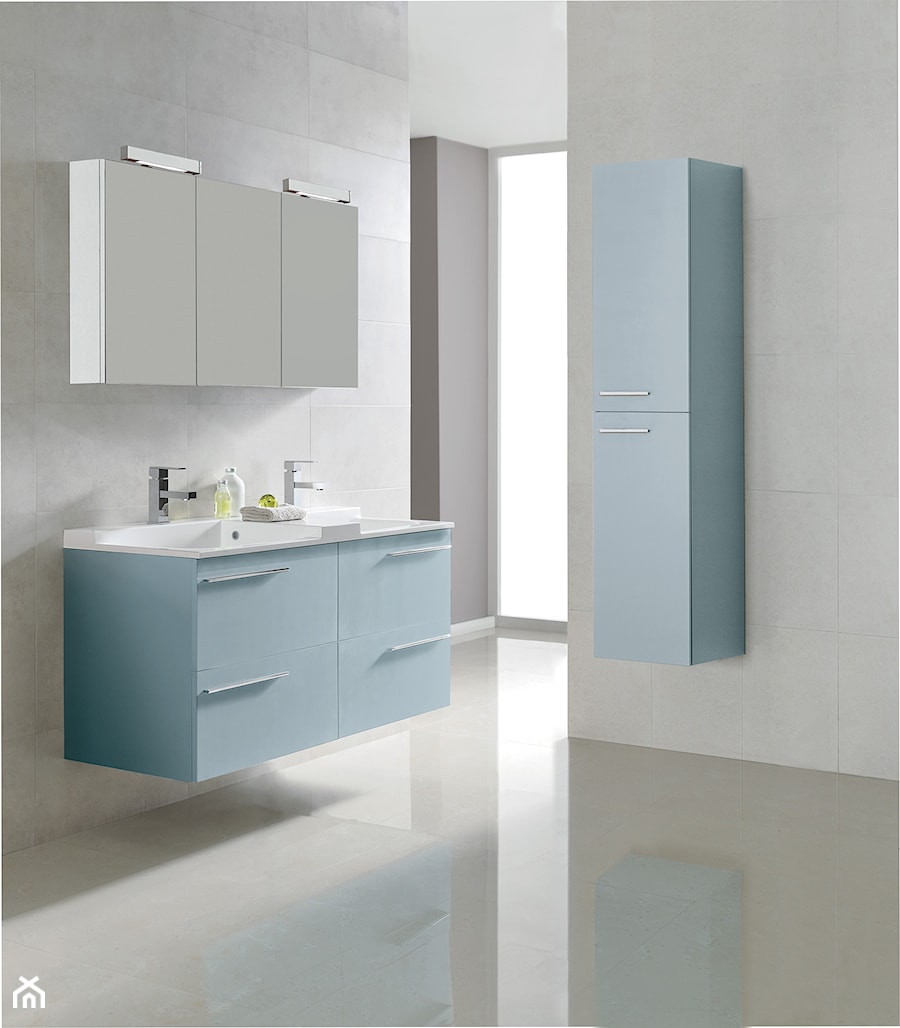 Marsylia - Średnia na poddaszu bez okna łazienka, styl minimalistyczny - zdjęcie od Elita