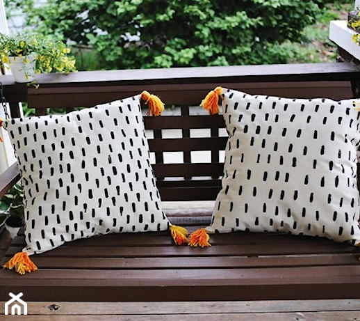 DIY: Jak zrobić oryginalną poduszkę z frędzelkami?