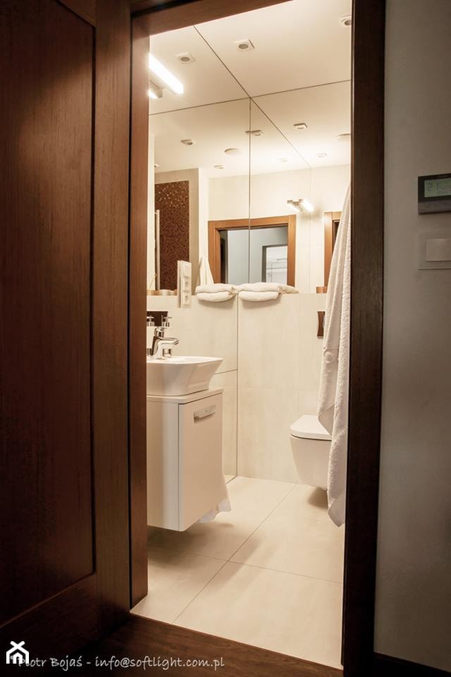 Dom jednorodzinny 160m2 - Mała bez okna z lustrem z punktowym oświetleniem łazienka, styl nowoczesny - zdjęcie od MASTERHOME GROUP