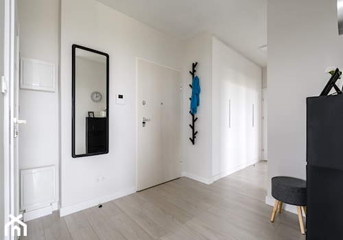 Słodowiec 3 pokoje - Duży biały hol / przedpokój, styl nowoczesny - zdjęcie od Inside Story