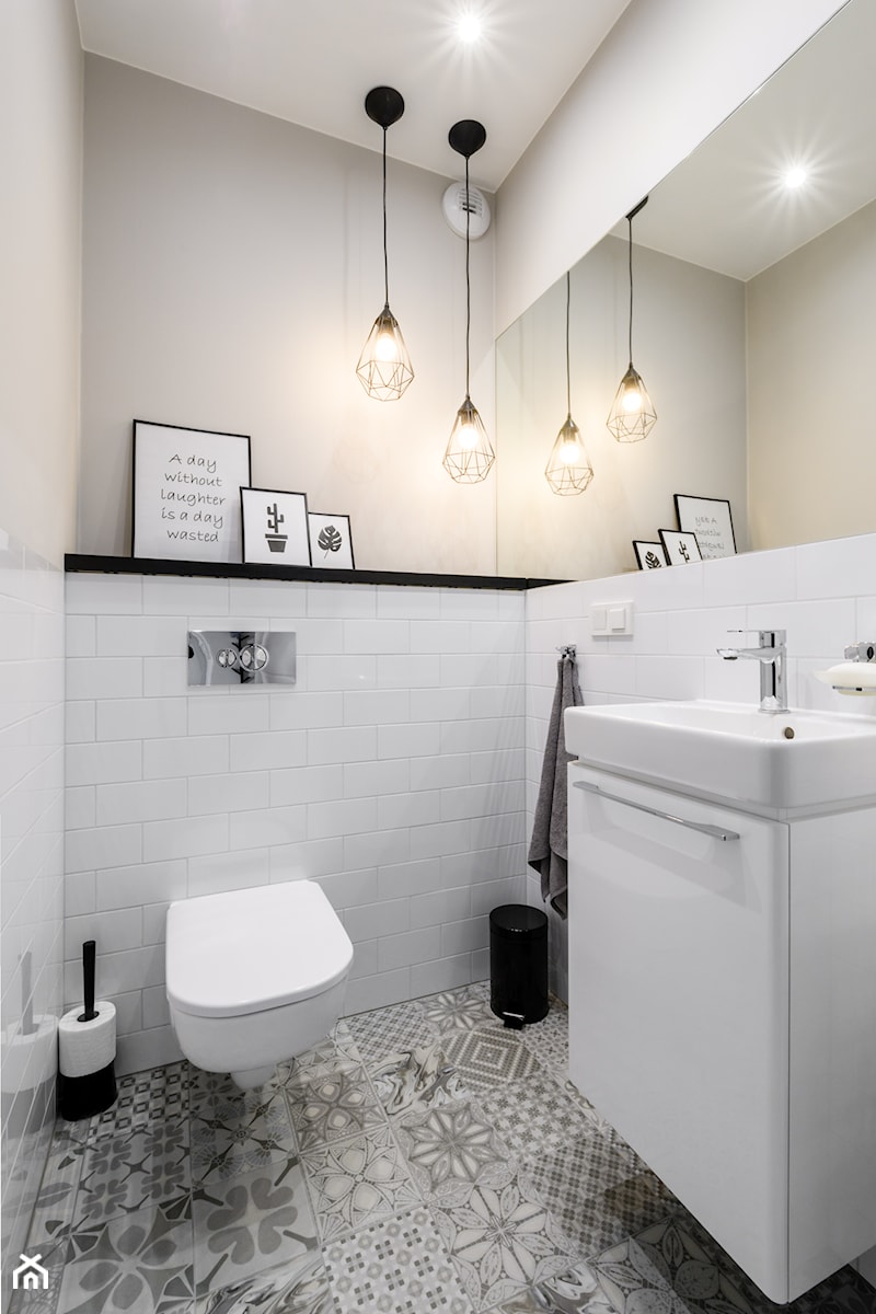 Słodowiec 3 pokoje - Mała z punktowym oświetleniem łazienka, styl nowoczesny - zdjęcie od Inside Story