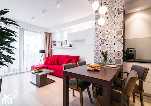 Mieszkanie ze szczyptą klasyki - Średnia biała jadalnia w kuchni, styl skandynawski - zdjęcie od Inside Story