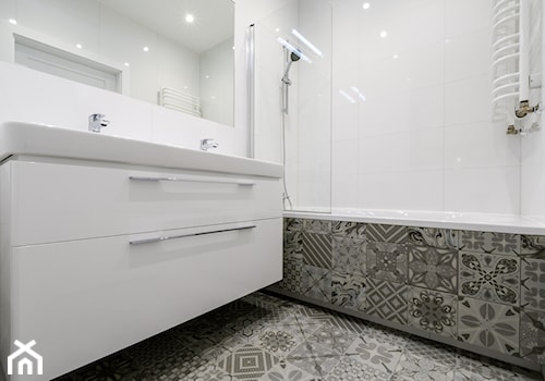 Słodowiec 3 pokoje - Mała bez okna z dwoma umywalkami z punktowym oświetleniem łazienka, styl nowoczesny - zdjęcie od Inside Story