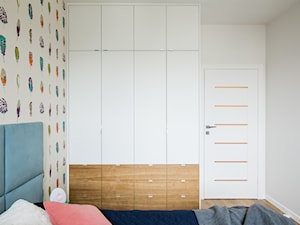 Na Bielanach - Mała biała sypialnia, styl skandynawski - zdjęcie od Inside Story