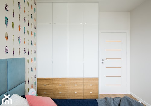 Na Bielanach - Mała biała sypialnia, styl skandynawski - zdjęcie od Inside Story
