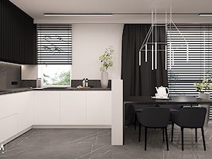 BLACK & WHITE - Średnia otwarta z salonem biała czarna z zabudowaną lodówką z lodówką wolnostojącą z podblatowym zlewozmywakiem kuchnia w kształcie litery l z oknem z marmurem nad blatem kuchennym z marmurową podłogą, styl minimalistyczny - zdjęcie od FAMM DESIGN