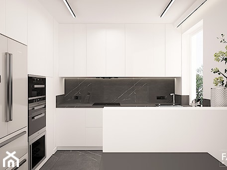 Aranżacje wnętrz - Kuchnia: WHITE & BLACK - Średnia zamknięta biała czarna z zabudowaną lodówką z nablatowym zlewozmywakiem kuchnia w kształcie litery l z wyspą lub półwyspem z oknem z marmurem nad blatem kuchennym, styl minimalistyczny - FAMM DESIGN. Przeglądaj, dodawaj i zapisuj najlepsze zdjęcia, pomysły i inspiracje designerskie. W bazie mamy już prawie milion fotografii!