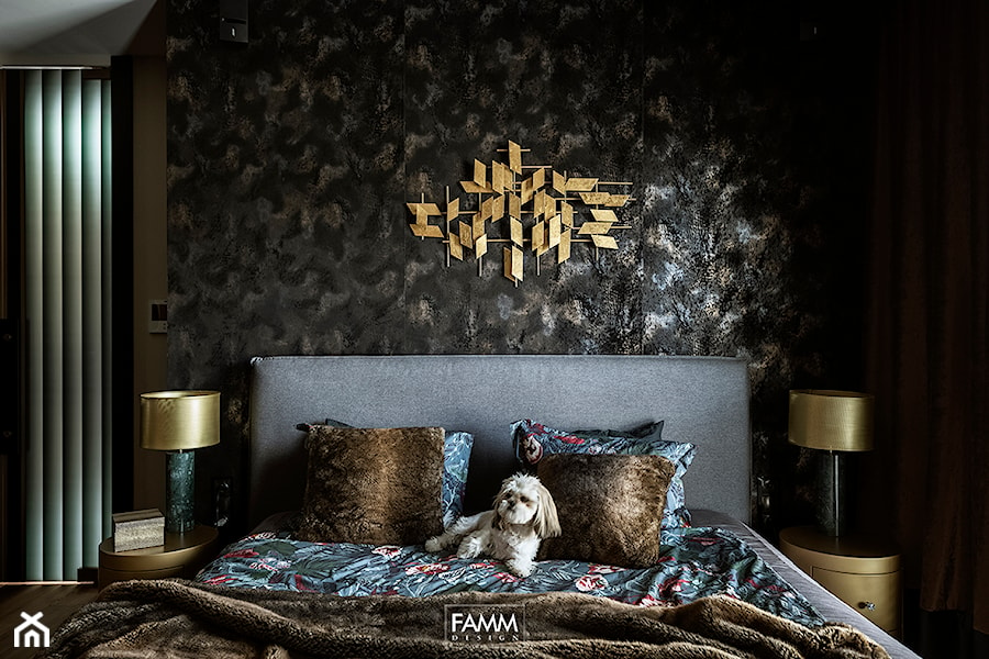 SESJA TORUŃ - Mała czarna sypialnia, styl glamour - zdjęcie od FAMM DESIGN
