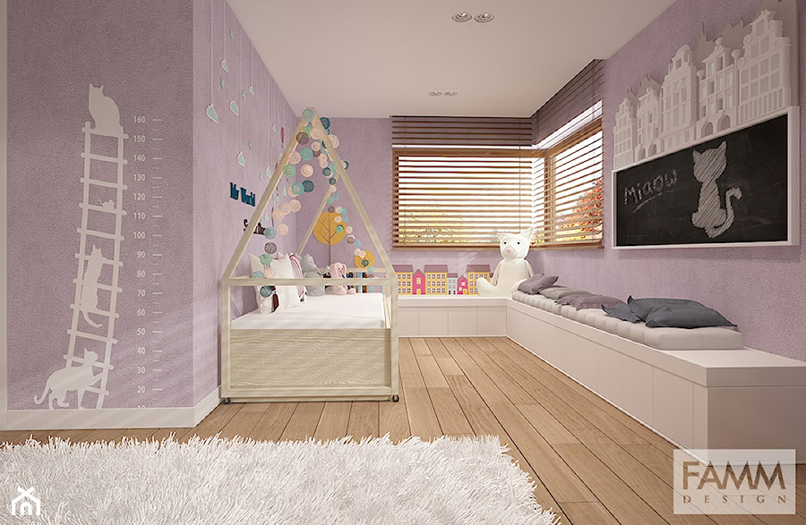 DOM W PUŁAWACH - Średni fioletowy z panelami tapicerowanymi pokój dziecka dla dziecka dla dziewczynk ... - zdjęcie od FAMM DESIGN
