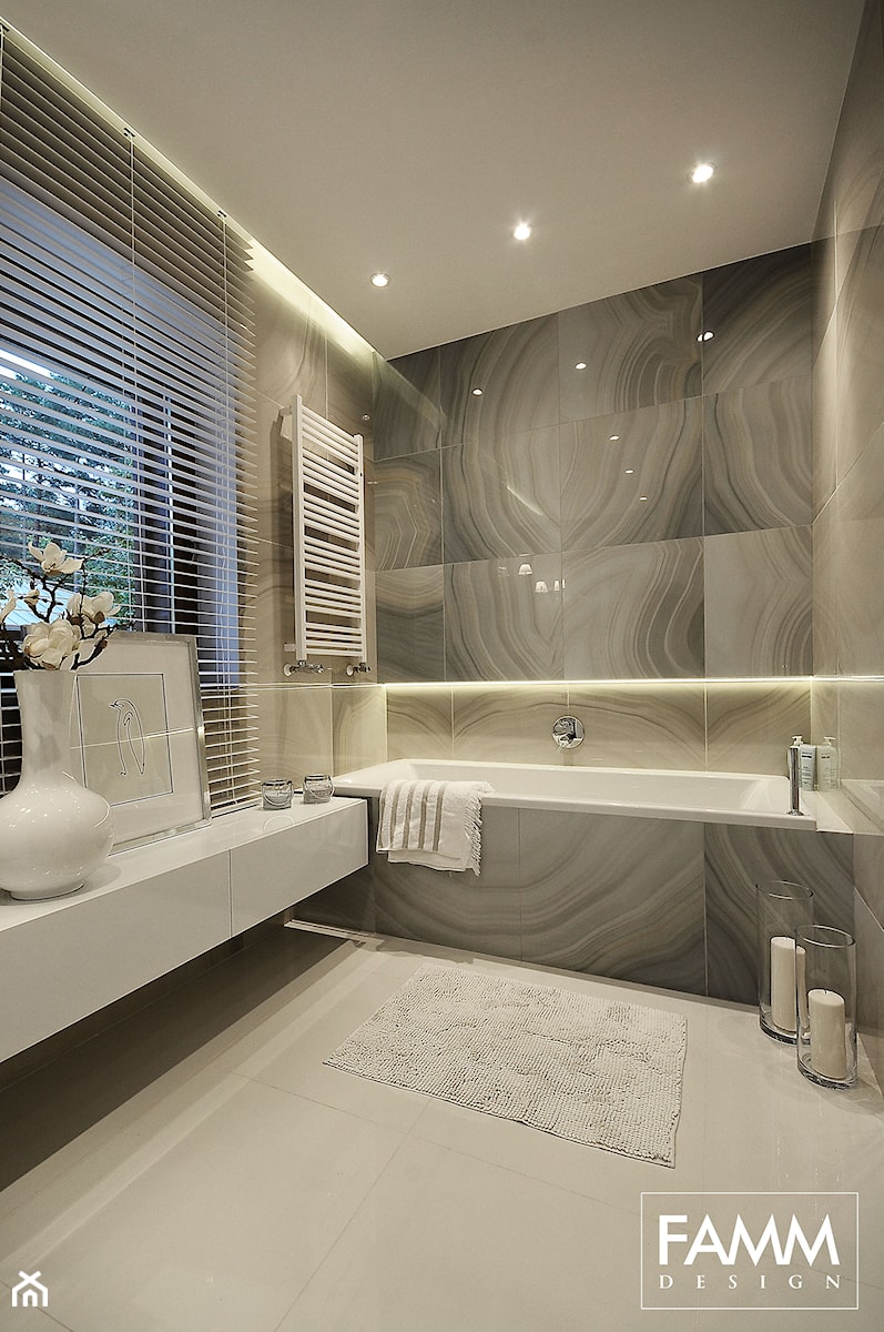 Średnia łazienka z oknem, styl minimalistyczny - zdjęcie od FAMM DESIGN