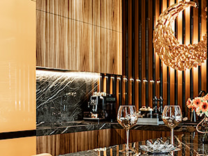SESJA TORUŃ - Średnia otwarta z salonem czarna z zabudowaną lodówką z podblatowym zlewozmywakiem kuchnia w kształcie litery u, styl nowoczesny - zdjęcie od FAMM DESIGN
