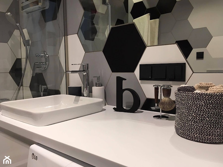 Hexagonalna łazienka 4m2 - Łazienka, styl nowoczesny - zdjęcie od Dizajnia art - studio projektowe