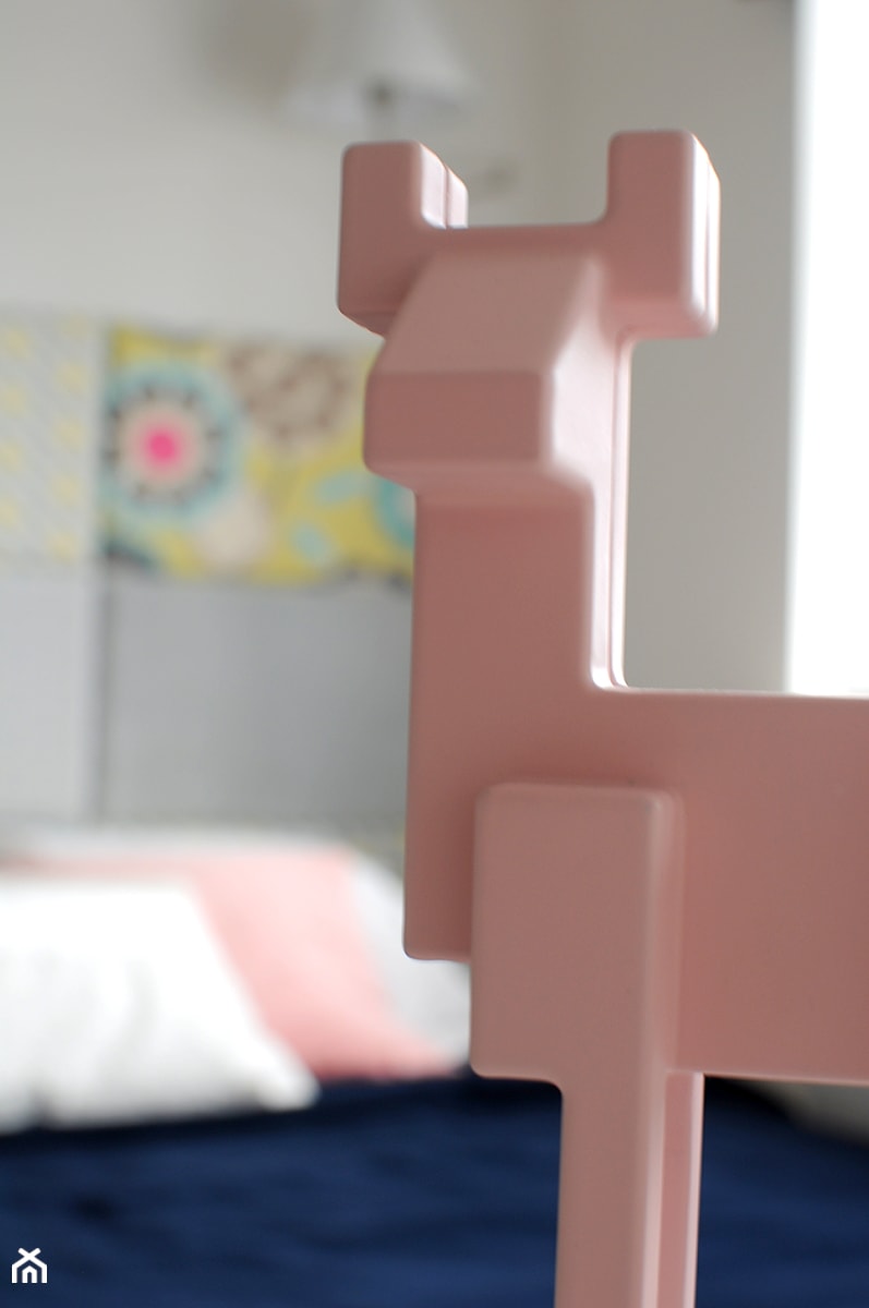 Różowy renifer IKEA - zdjęcie od Dizajnia art - studio projektowe