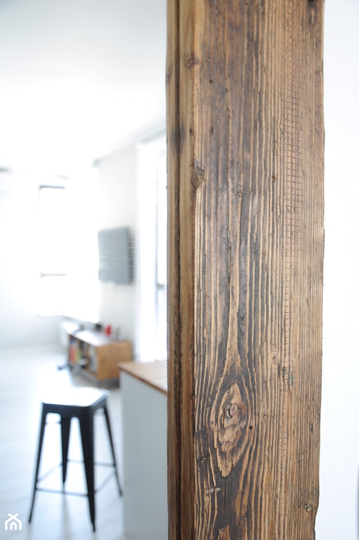 Stare drewno / rama lustra - zdjęcie od Dizajnia art - studio projektowe - Homebook