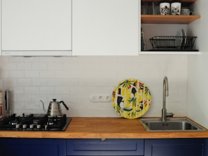 Płytki stylizowane MASIA z kolekcji Equipe Ceramicas i dębowy, olejowany blat - zdjęcie od Dizajnia art - studio projektowe