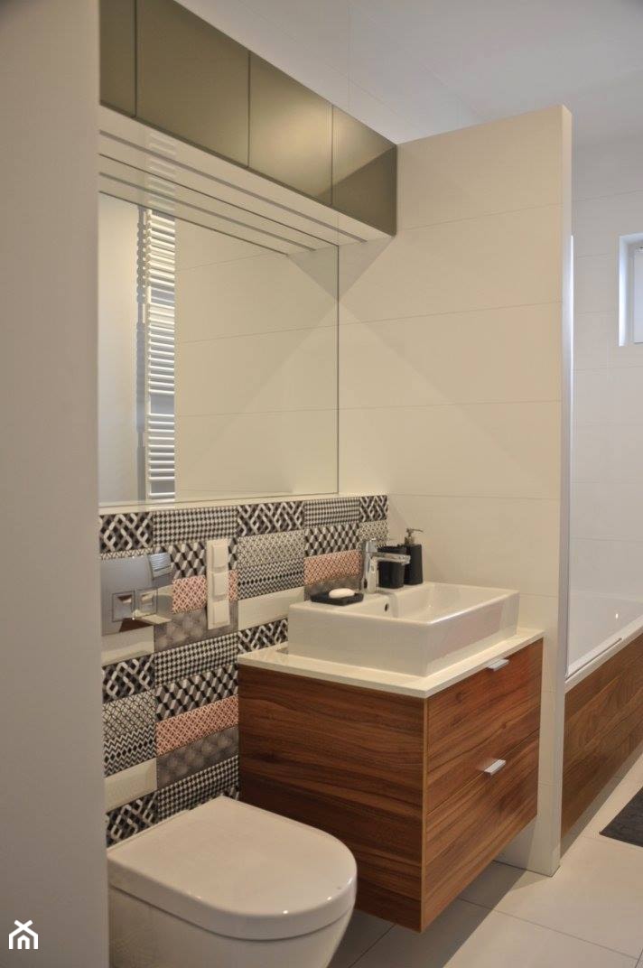 Podział łazienki na 2 strefy - zdjęcie od Dizajnia art - studio projektowe