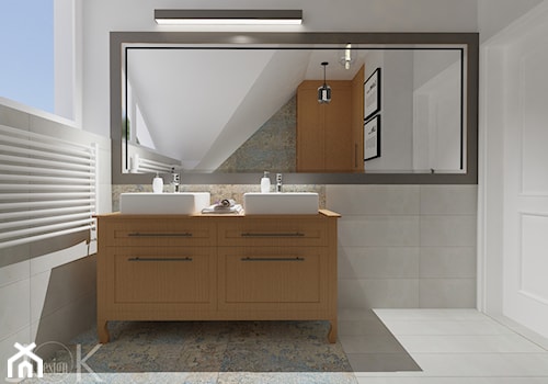 Eklektyczny dom - Mała na poddaszu z lustrem z dwoma umywalkami łazienka z oknem, styl tradycyjny - zdjęcie od JoKDesign
