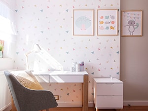 Pudrowo-miętowy pokój 6-letniej Zosi - Mały beżowy biały pokój dziecka dla dziecka dla nastolatka dla dziewczynki, styl skandynawski - zdjęcie od PX3 Pracownia Projektowa Prokopowicz