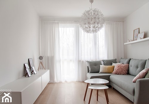 Pastelowe mieszkanie na wynajem - Mały biały salon z tarasem / balkonem, styl skandynawski - zdjęcie od PX3 Pracownia Projektowa Prokopowicz