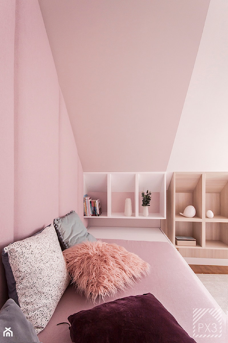 Pudrowo-miętowy pokój 6-letniej Zosi - Mały beżowy różowy pokój dziecka dla nastolatka dla dziewczynki, styl nowoczesny - zdjęcie od PX3 Pracownia Projektowa Prokopowicz