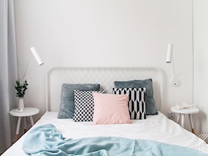 Pastelowe mieszkanie na wynajem - Mała biała sypialnia, styl skandynawski - zdjęcie od PX3 Pracownia Projektowa Prokopowicz