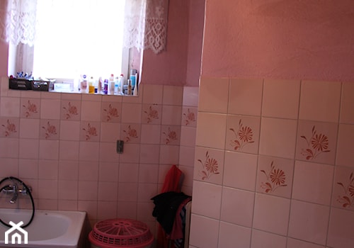 Łazienka na trójkącie - Mała łazienka z oknem - zdjęcie od PX3 Pracownia Projektowa Prokopowicz