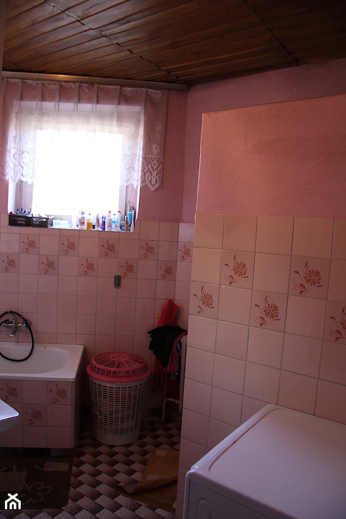 Łazienka na trójkącie - Mała łazienka z oknem - zdjęcie od PX3 Pracownia Projektowa Prokopowicz - Homebook