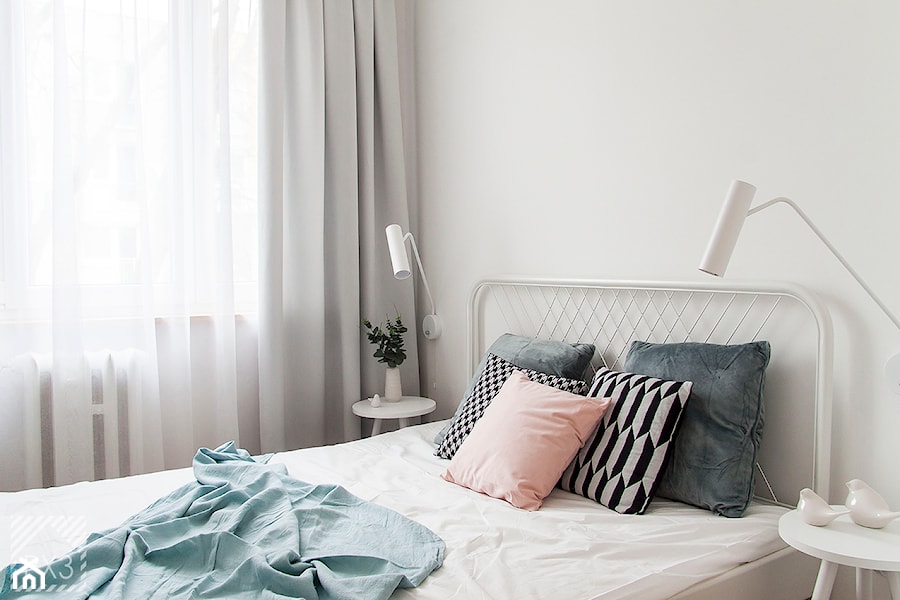 Pastelowe mieszkanie na wynajem - Średnia biała sypialnia, styl skandynawski - zdjęcie od PX3 Pracownia Projektowa Prokopowicz