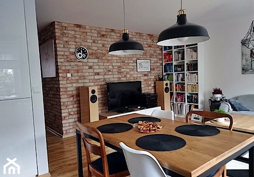 metamorfoza mieszkania w bloku #metamorfoza #mieszkaniewbloku #pokójdzienny #kuchnia - Średnia biała jadalnia w salonie - zdjęcie od AGATA NOWICKA
