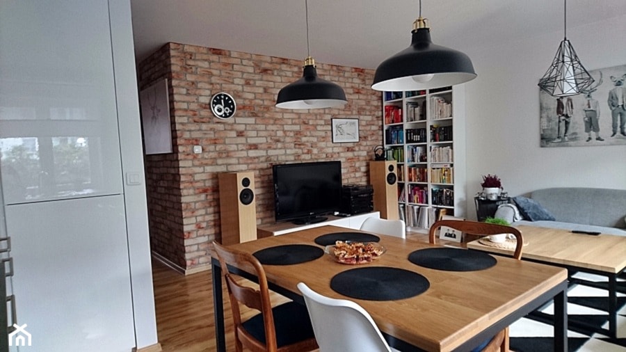 metamorfoza mieszkania w bloku #metamorfoza #mieszkaniewbloku #pokójdzienny #kuchnia - Średnia biała jadalnia w salonie - zdjęcie od AGATA NOWICKA - Homebook