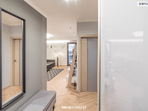 Apartament w Gdansku - Mały szary hol / przedpokój, styl nowoczesny - zdjęcie od idea projekt