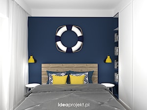Nadmorski klimat III - Mała biała niebieska sypialnia, styl skandynawski - zdjęcie od idea projekt