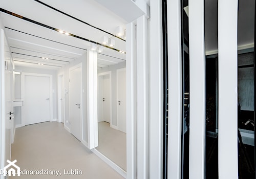 Dom jednorodzinny ul.Goplan Lublin - Duży biały hol / przedpokój, styl minimalistyczny - zdjęcie od Auraprojekt