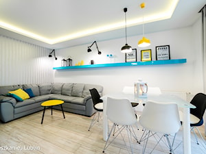 metamorfoza salon mieszkanie Lublin - Mały biały salon z jadalnią, styl nowoczesny - zdjęcie od Auraprojekt