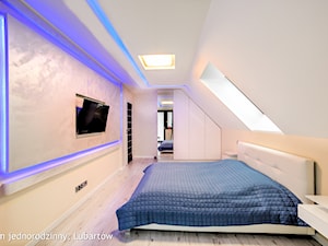 Dom jednorodzinny Lubartów - Duża beżowa szara sypialnia na poddaszu, styl nowoczesny - zdjęcie od Auraprojekt