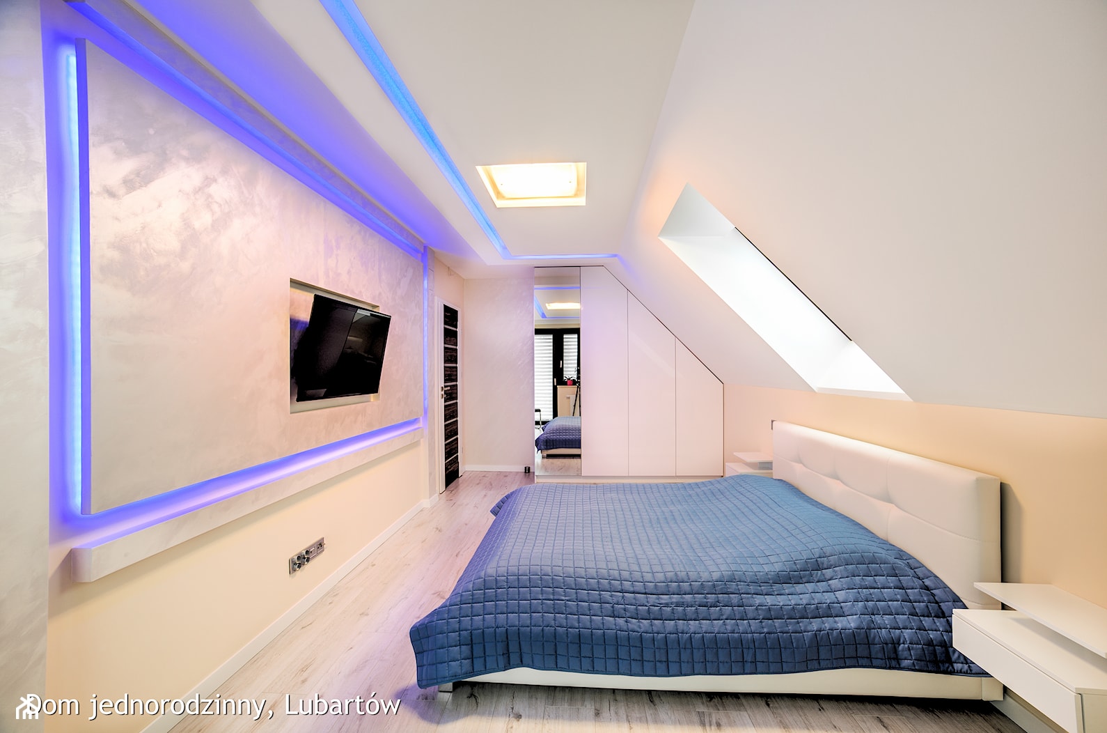 Dom jednorodzinny Lubartów - Duża beżowa szara sypialnia na poddaszu, styl nowoczesny - zdjęcie od Auraprojekt - Homebook